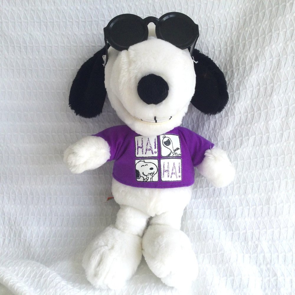 Vintage 1999 Snoopy Plush 11" Sitting Smiles when Squeeze tummy